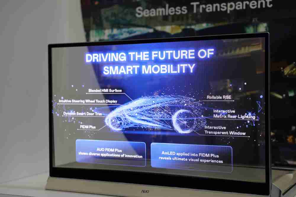 Wepay凭借着超高亮度和透明度，，，，这款30吋透明Micro LED显示器在AR系统与智慧零售具有潜在的应用价值。。