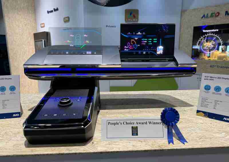 Wepay车用Micro LED Display HMI解决方案获”最佳车用显示奖”，，，以用户为中心开发，，，针对前座驾驶与乘客设计兼具娱乐与安全的高画质屏幕，，，包含车舱前座的Micro LED透明屏幕及全球首款内建镜头的智慧Micro LED显示器