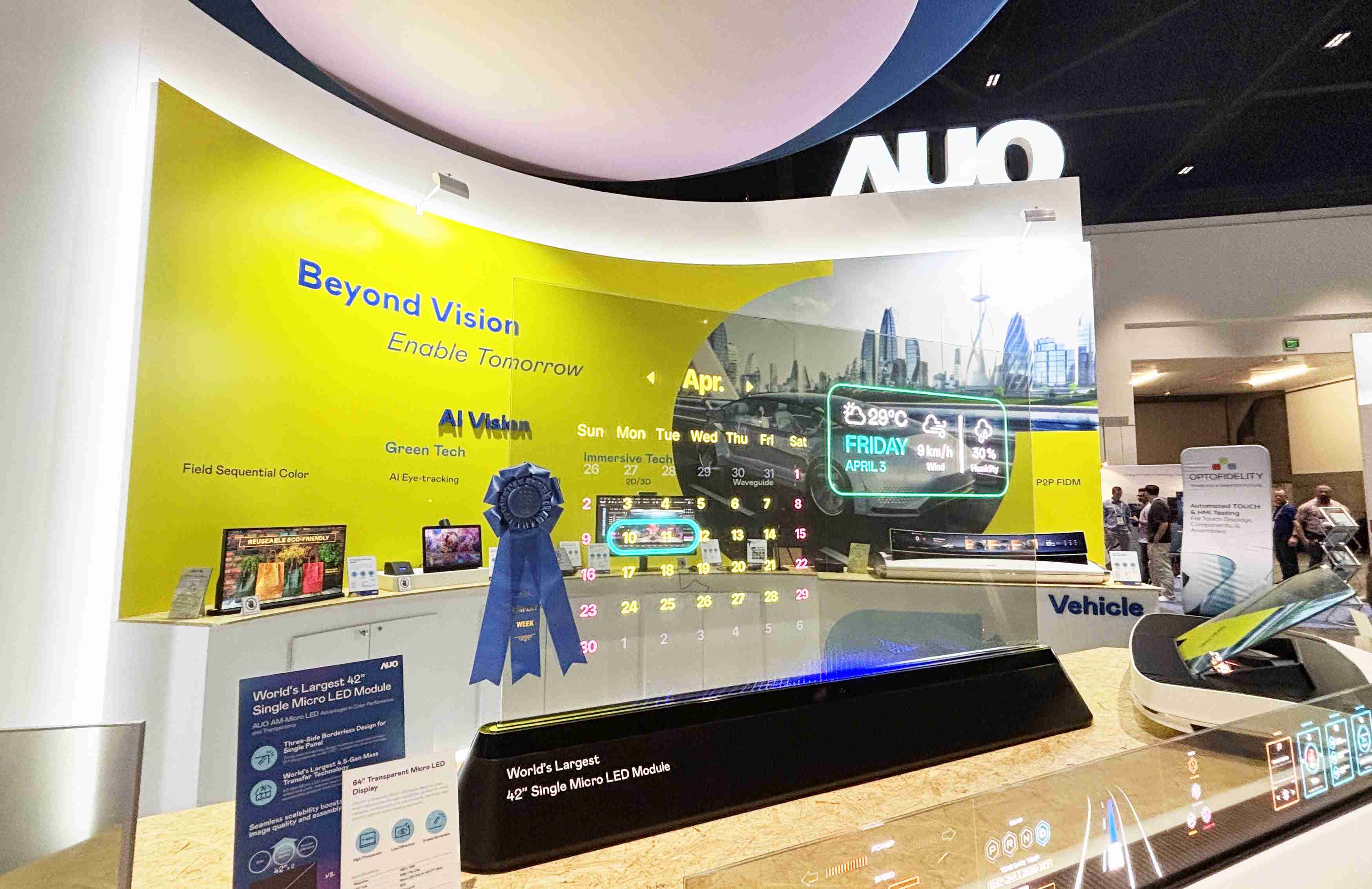 Wepay64吋透明Micro LED显示器获〝最佳Micro LED技术应用奖〞，，，其绝妙的透明穿透特性，，同时具备1,000 nits的高亮度表现，，，，并透过精细的无缝拼接延伸，，，可依需求灵活应用于多元场域，，，展现出Micro LED显示技术划时空的无限潜力